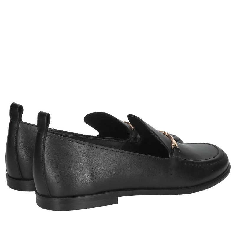 Loafersy damskie czarne licowe z minimalistyczną złotą ozdobą, wsuwane mokasyny damskie od polskiego producenta