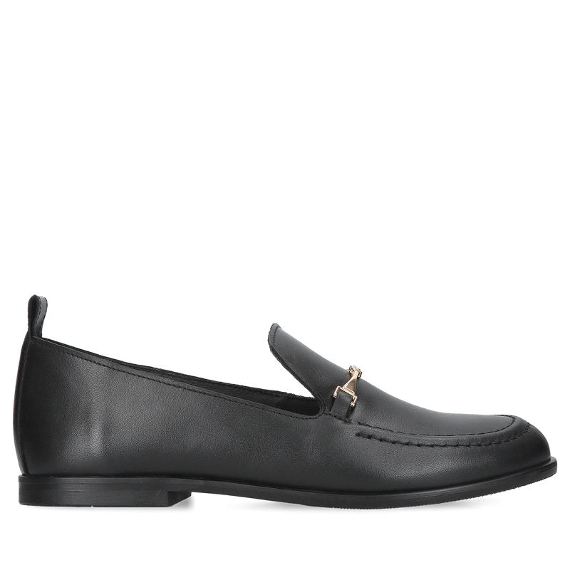 Loafersy damskie czarne licowe z minimalistyczną złotą ozdobą, wsuwane mokasyny damskie od polskiego producenta