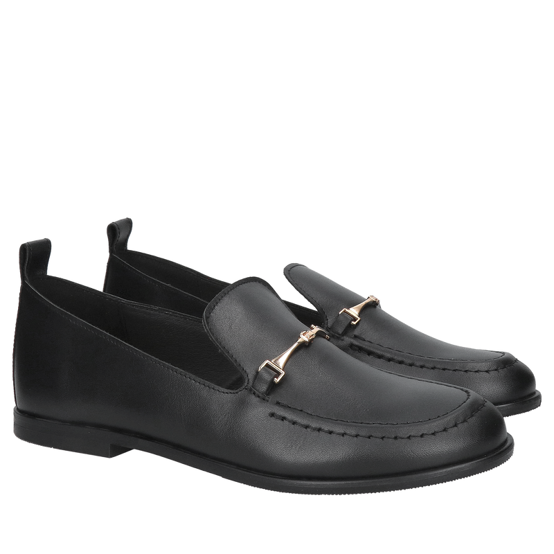 Loafersy damskie czarne licowe z minimalistyczną złotą ozdobą, wsuwane mokasyny damskie od polskiego producenta