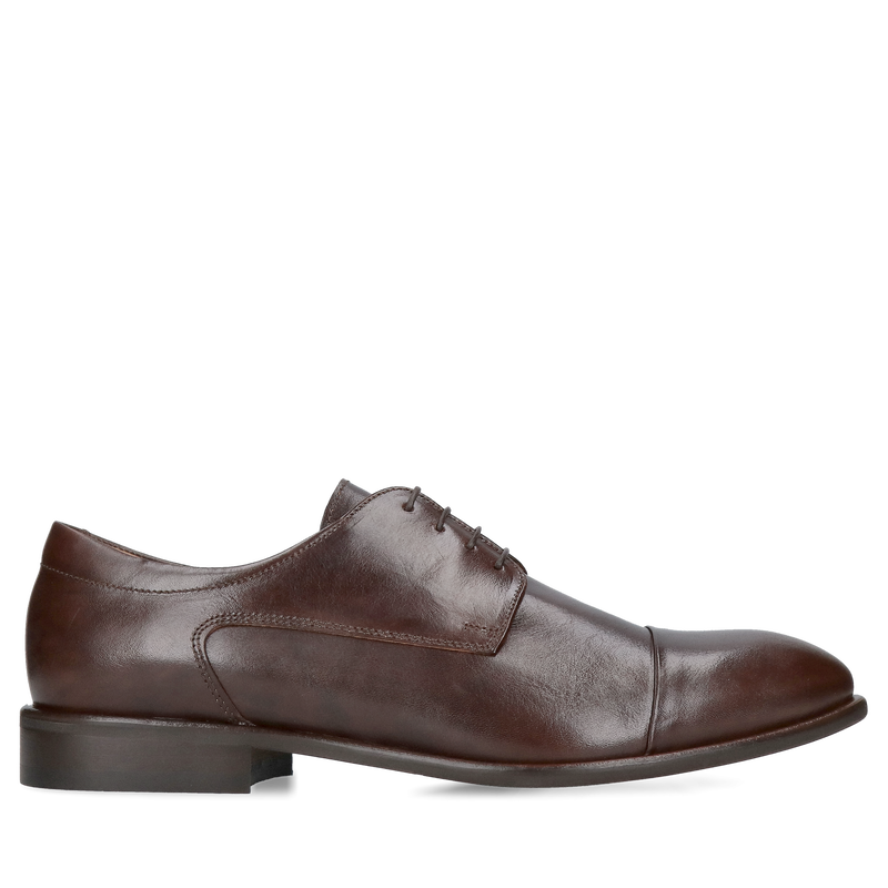 Eleganckie buty garniturowe z przeszyciem w pięknym odcienu brązu i elegancko wystającą lekko kiedrą przy spodzie