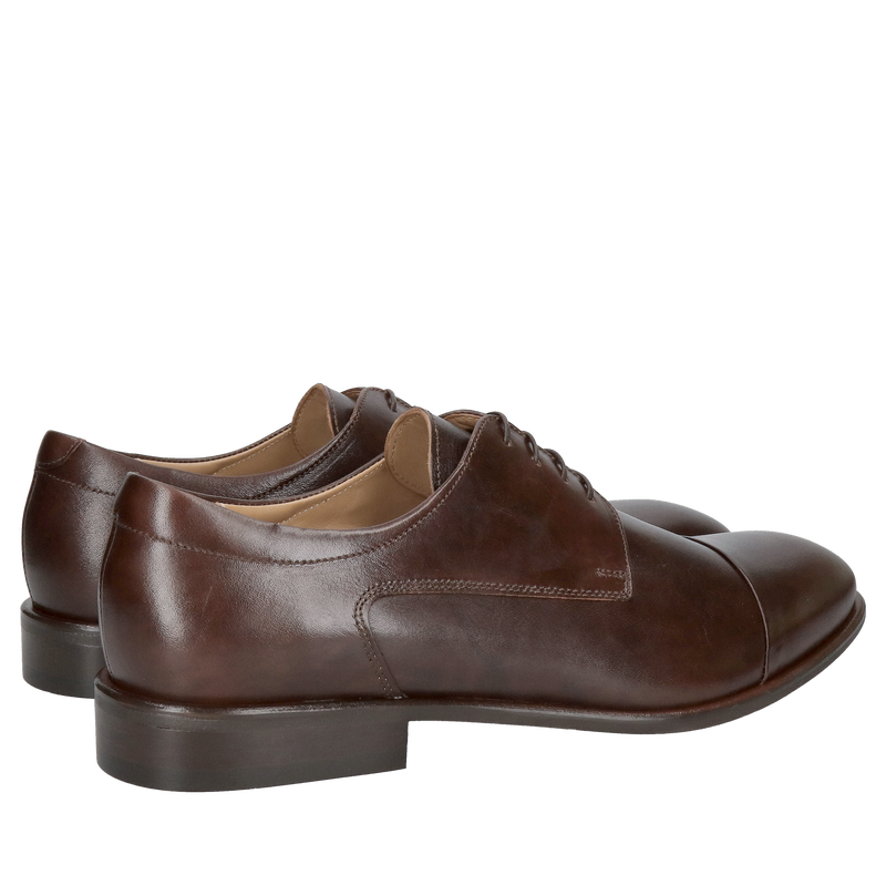 Eleganckie buty garniturowe z przeszyciem w pięknym odcienu brązu i elegancko wystającą lekko kiedrą przy spodzie